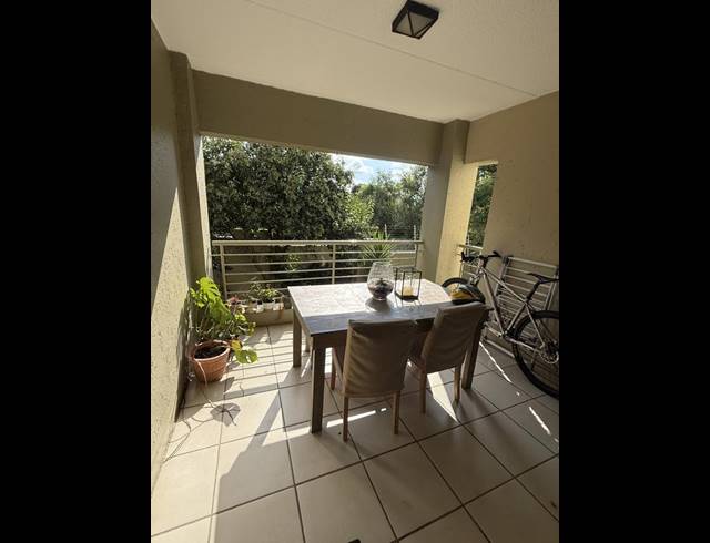 2 BEDROOM APARTMENT FOR SALE IN BRYANSTON